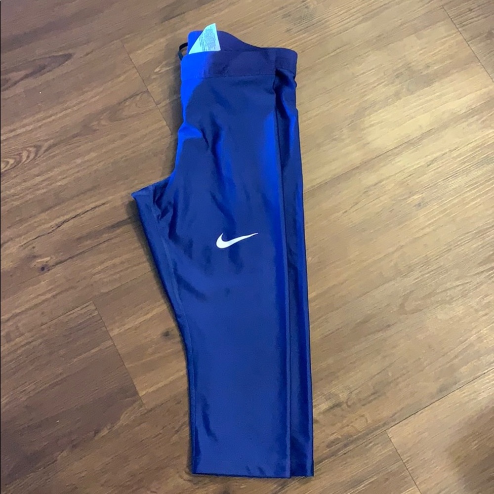 Size medium Nike spandex 3/4 length